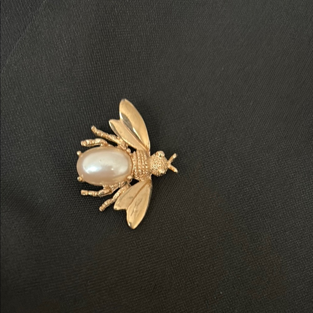 Elegant Gold Bee Brooch